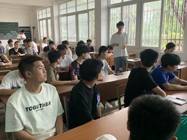 图:学生提问